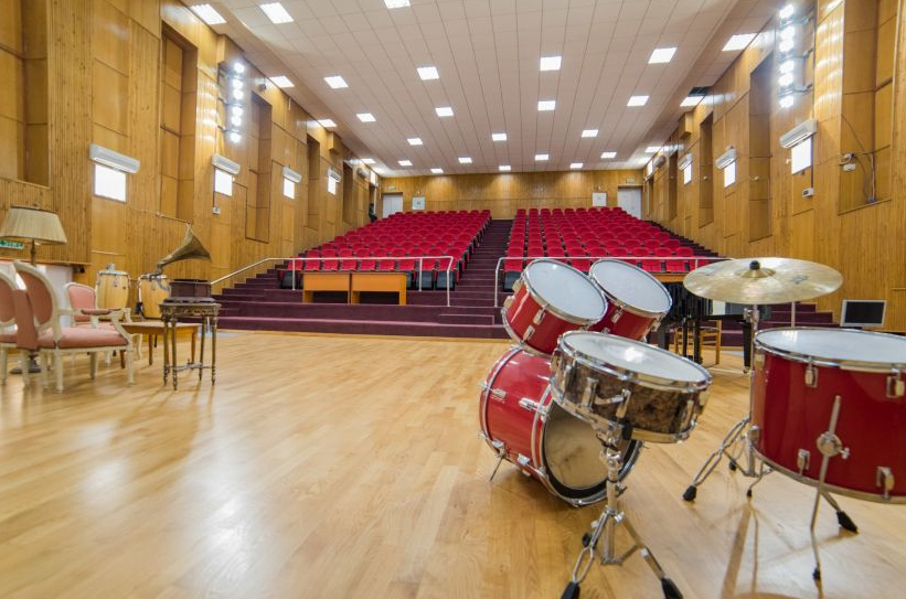 Scenă și spațiu artistic